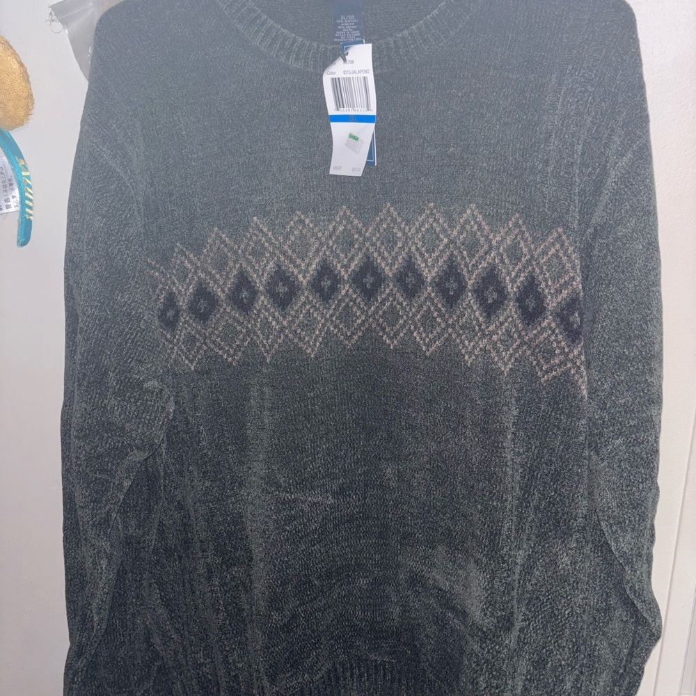 Men's Gray Sweater with Diamond Pattern